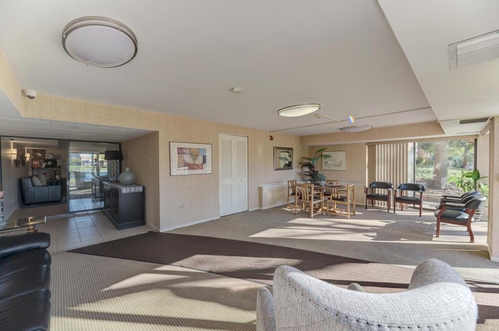 100 Lake Boulevard #603, Buffalo Grove, IL 60089