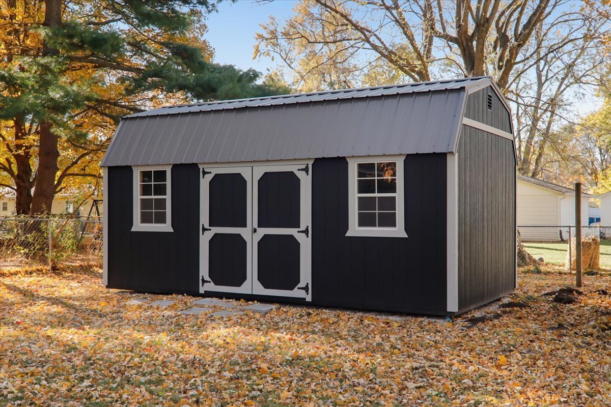 305 S Broadway Street, Hudson, IL 61748