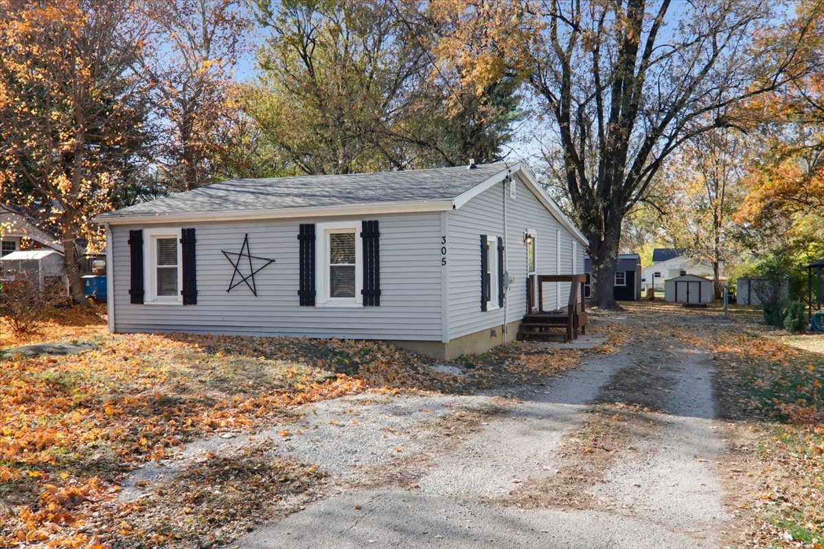 305 S Broadway Street, Hudson, IL 61748