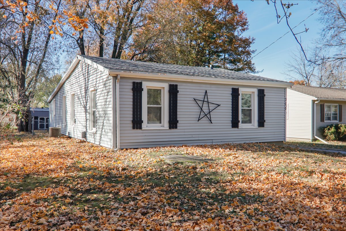 305 S Broadway Street, Hudson, IL 61748