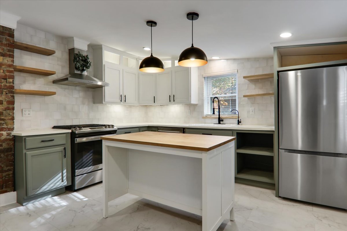 305 S Broadway Street, Hudson, IL 61748