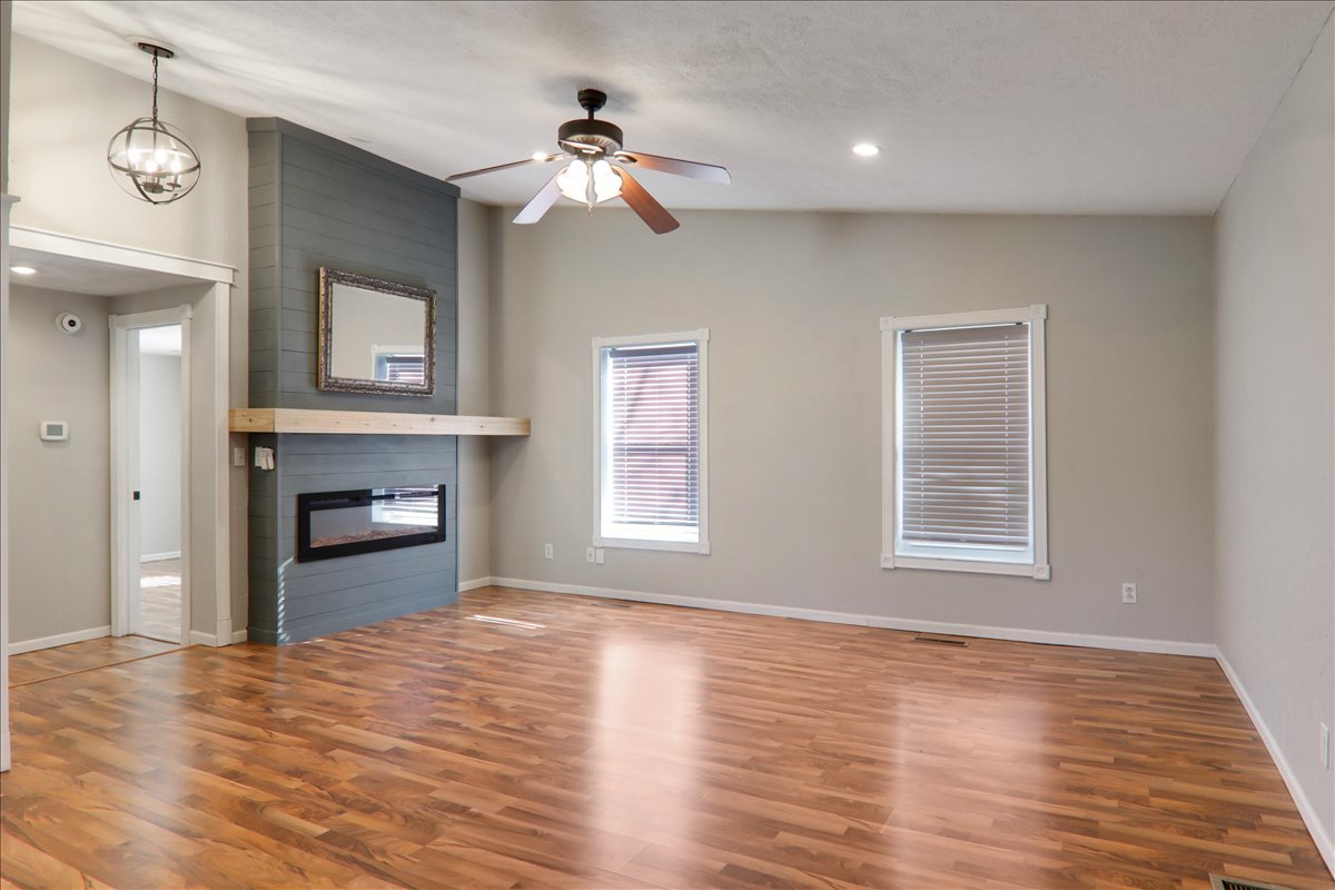 305 S Broadway Street, Hudson, IL 61748