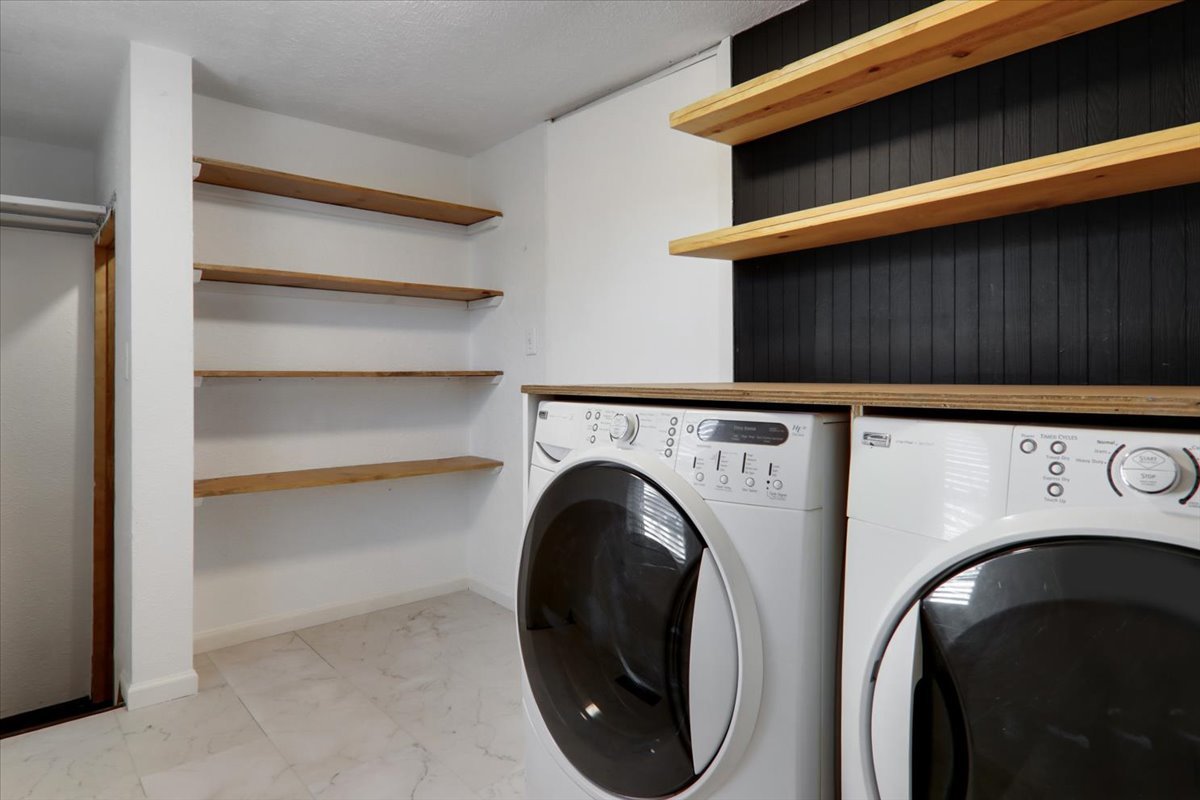 305 S Broadway Street, Hudson, IL 61748