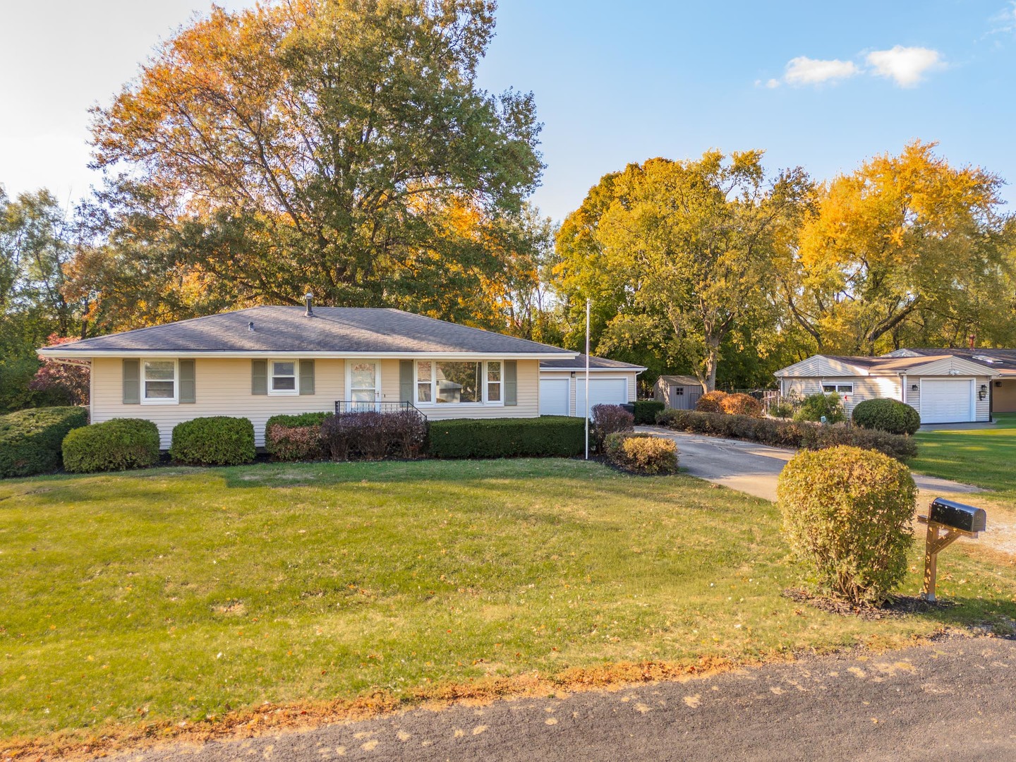 2707 Hobson Drive, Bloomington, IL 61704
