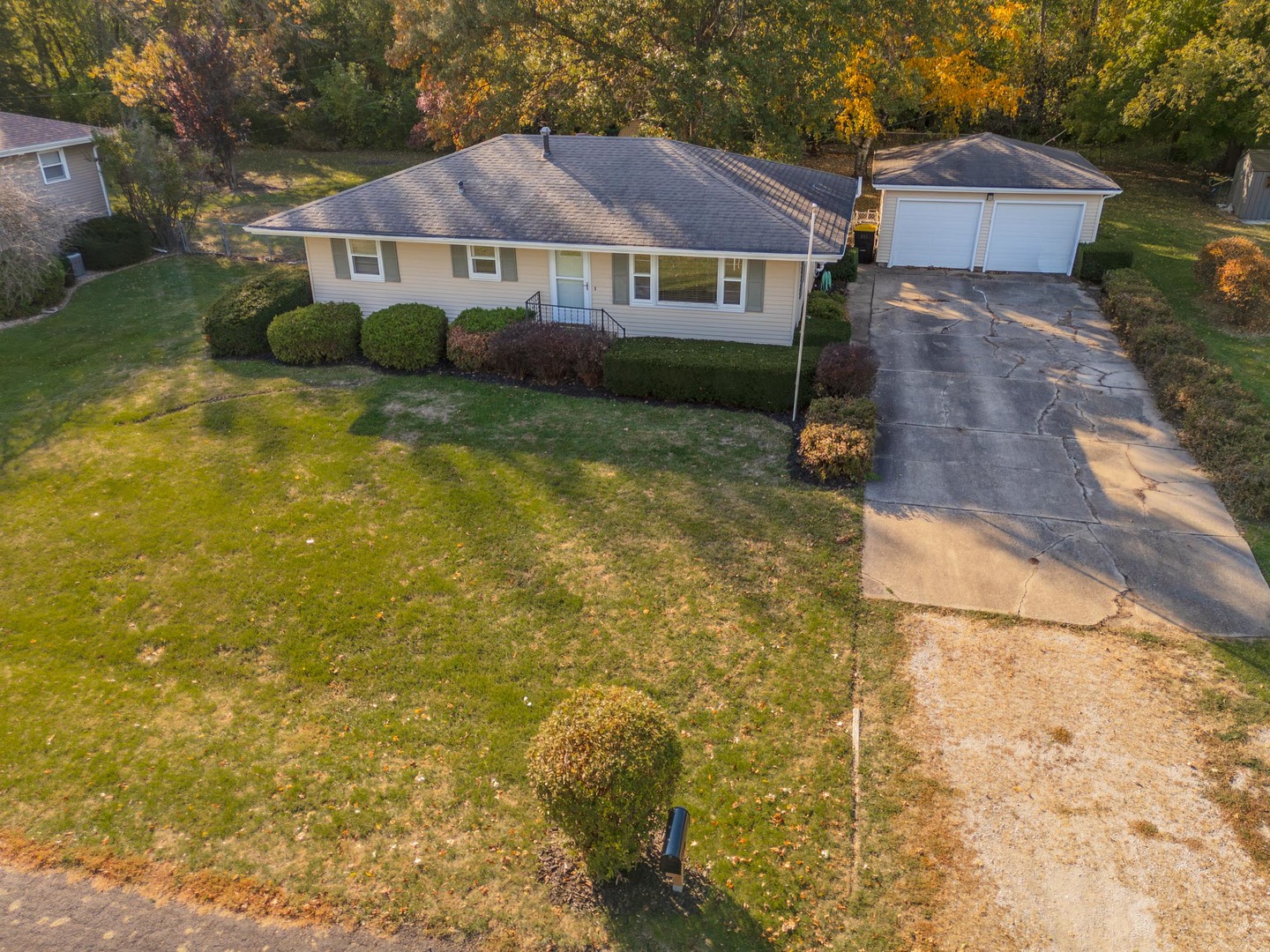 2707 Hobson Drive, Bloomington, IL 61704