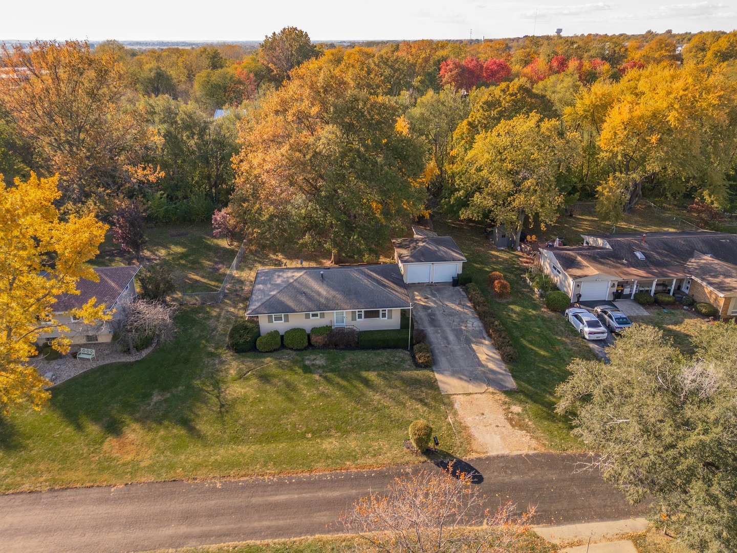 2707 Hobson Drive, Bloomington, IL 61704