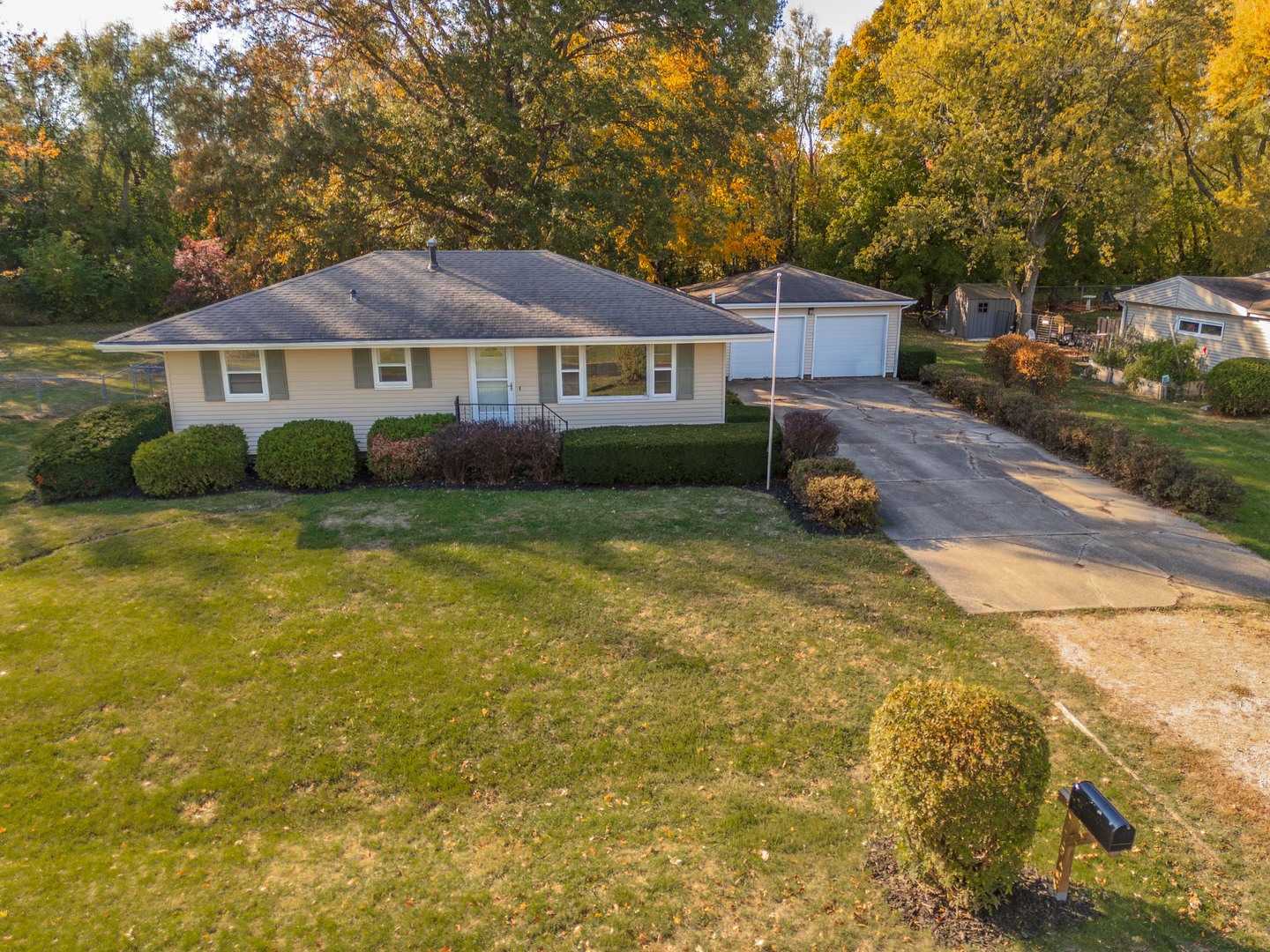 2707 Hobson Drive, Bloomington, IL 61704