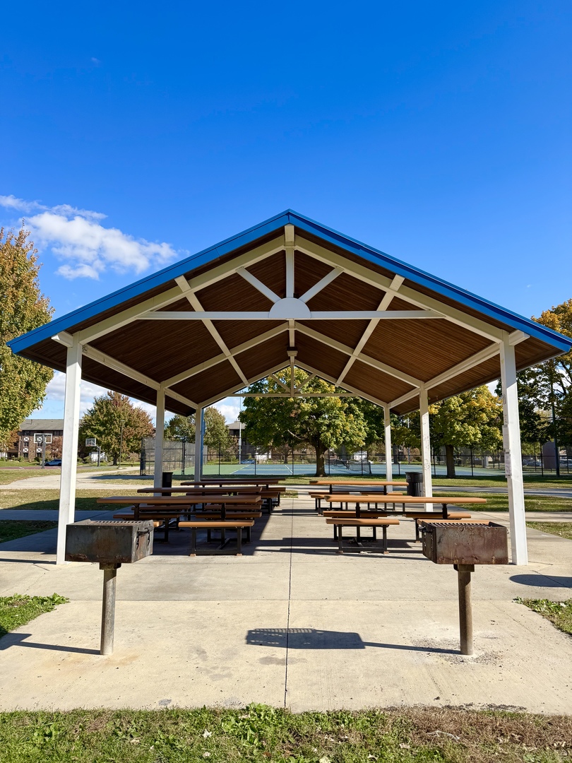 10420 Circle Drive #25B, Oak Lawn, IL 60453