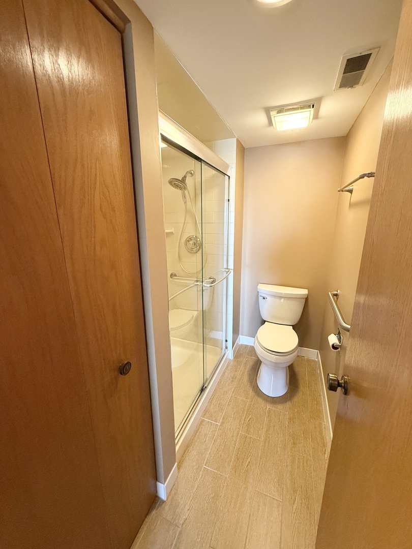 10420 Circle Drive #25B, Oak Lawn, IL 60453