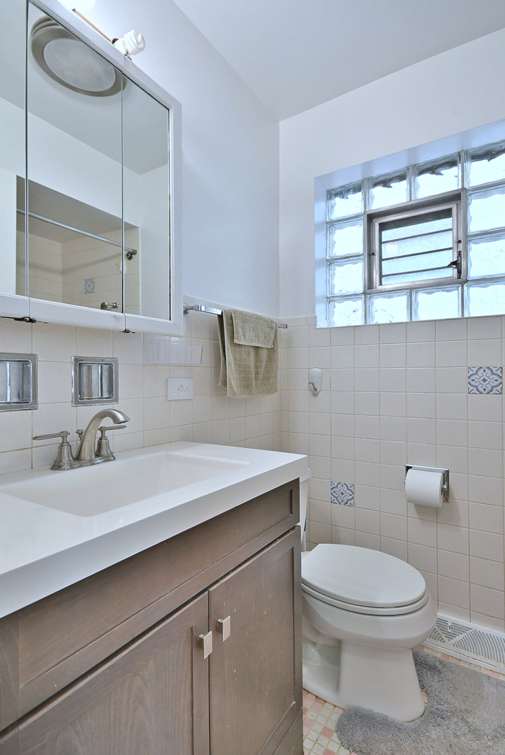 7127 W Summerdale Avenue, Chicago, IL 60656