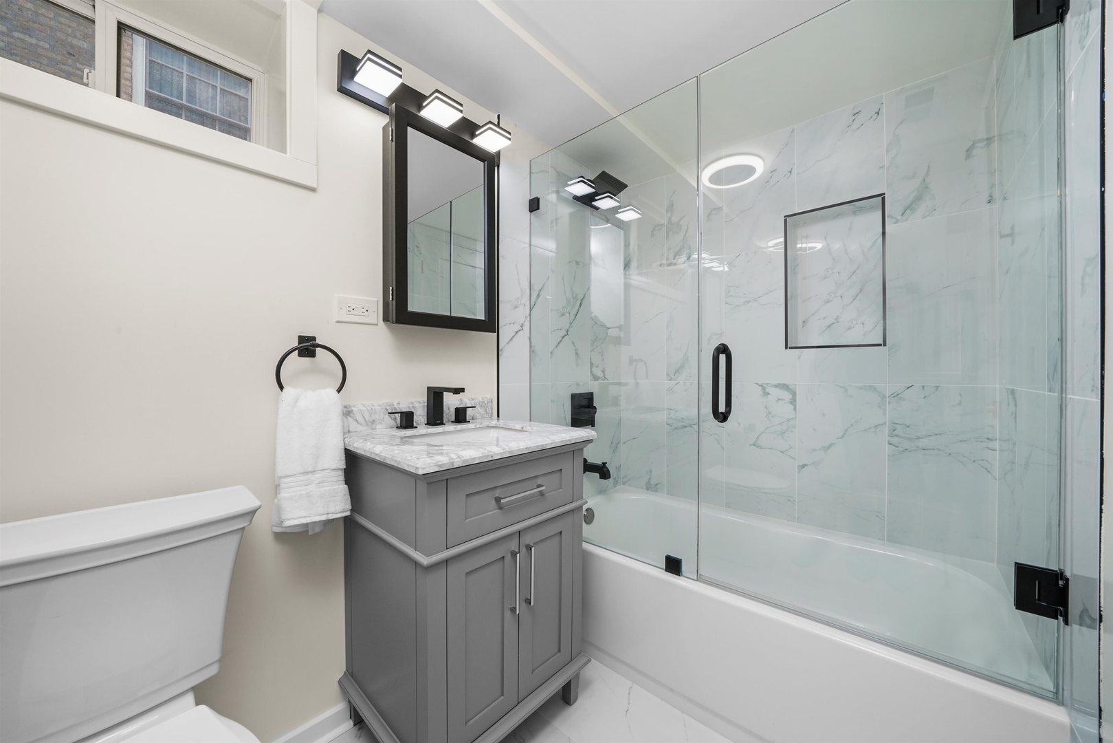 6222 N Lenox Avenue, Chicago, IL 60646