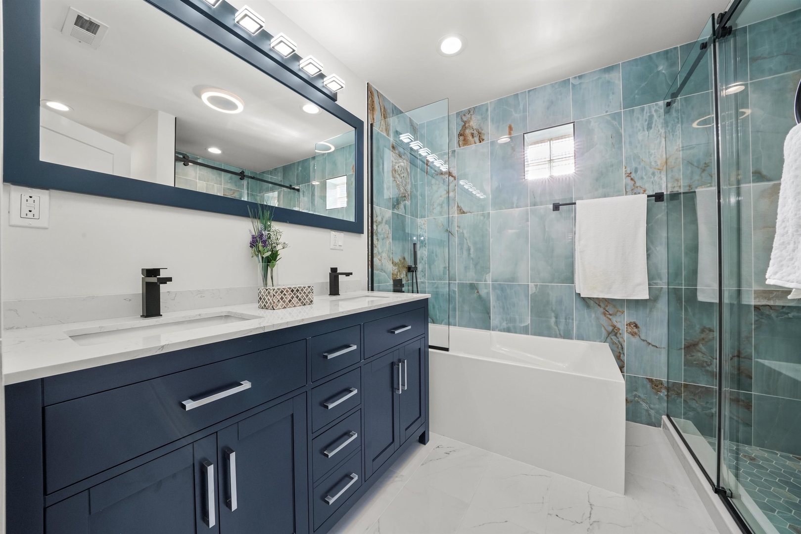 6222 N Lenox Avenue, Chicago, IL 60646