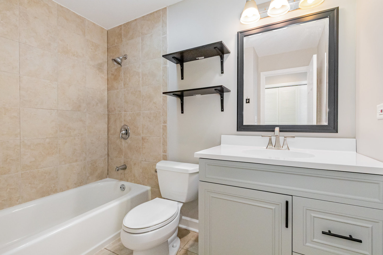 2476 Village Court, Aurora, IL 60504