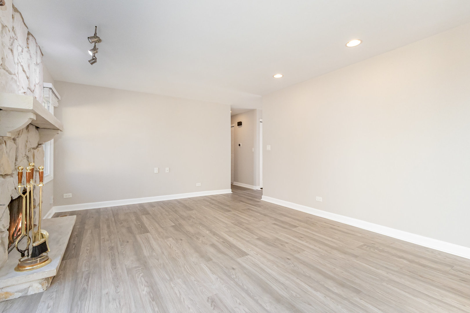 2476 Village Court, Aurora, IL 60504