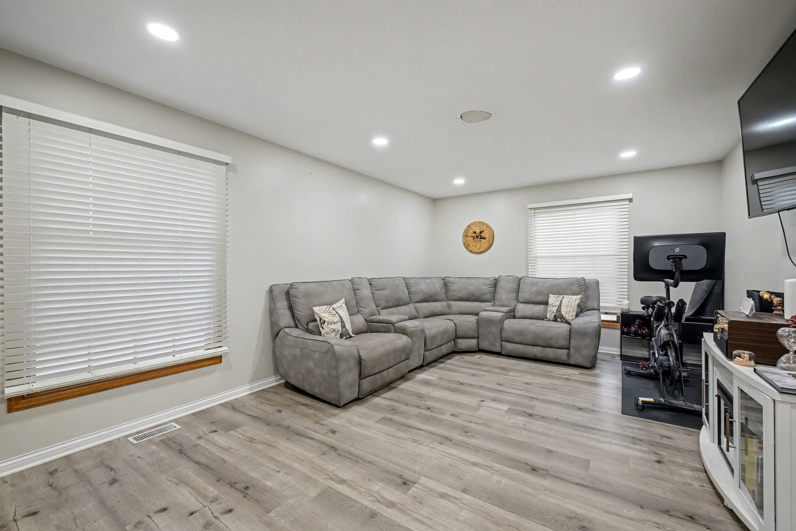 2208 Root Street, Crest Hill, IL 60403