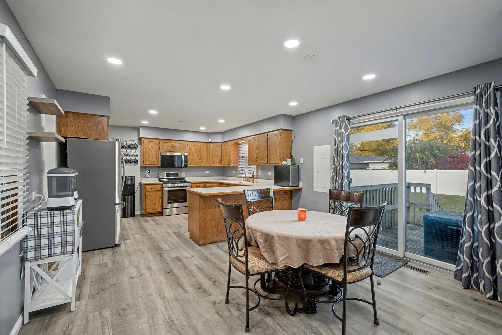 2208 Root Street, Crest Hill, IL 60403