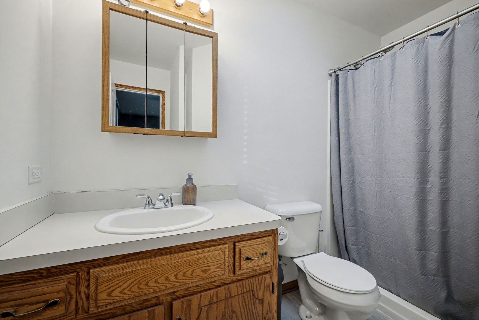 2208 Root Street, Crest Hill, IL 60403