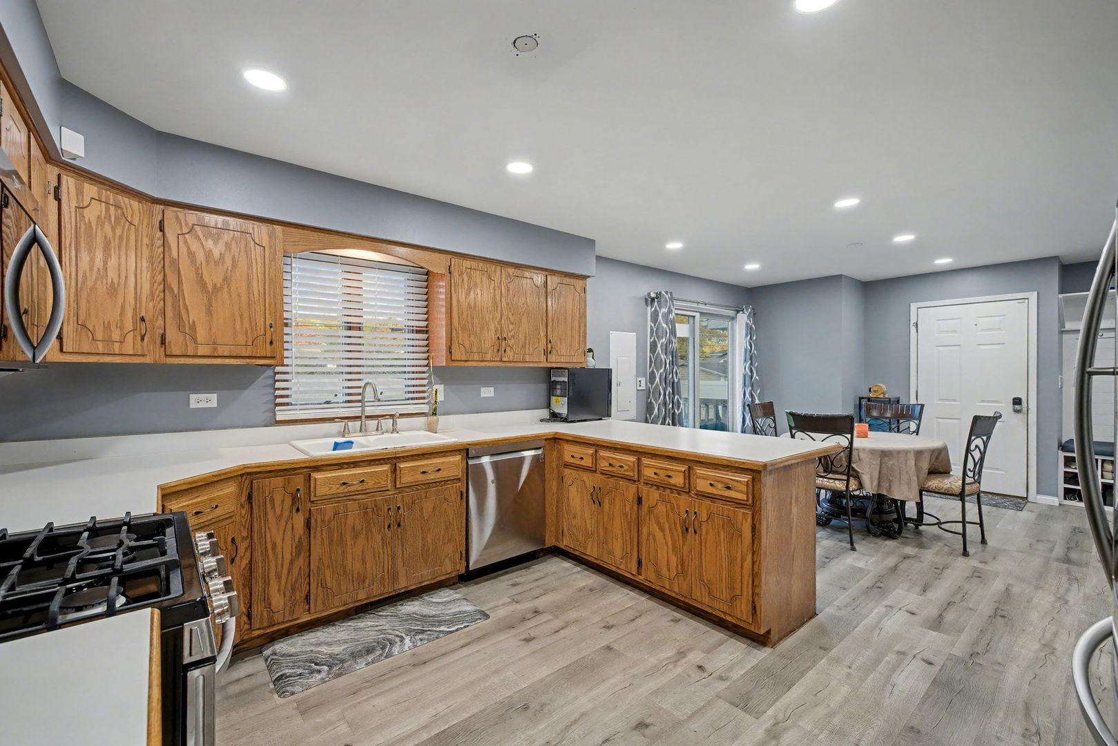 2208 Root Street, Crest Hill, IL 60403