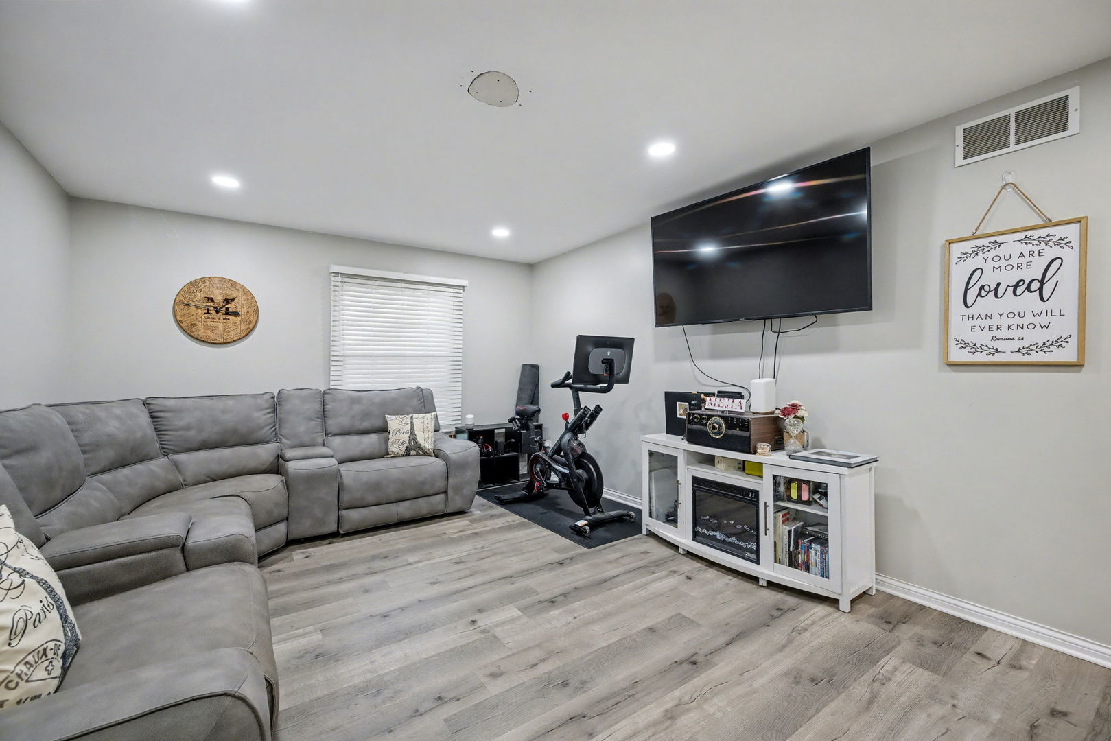 2208 Root Street, Crest Hill, IL 60403