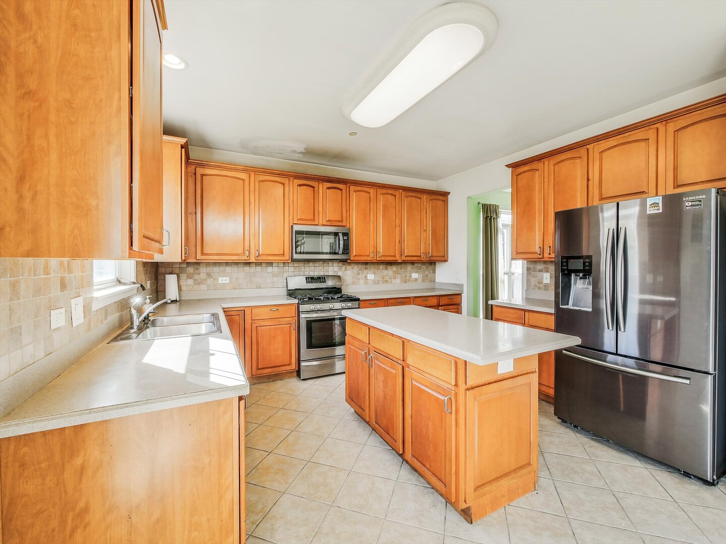 324 English Oak Lane, Streamwood, IL 60107