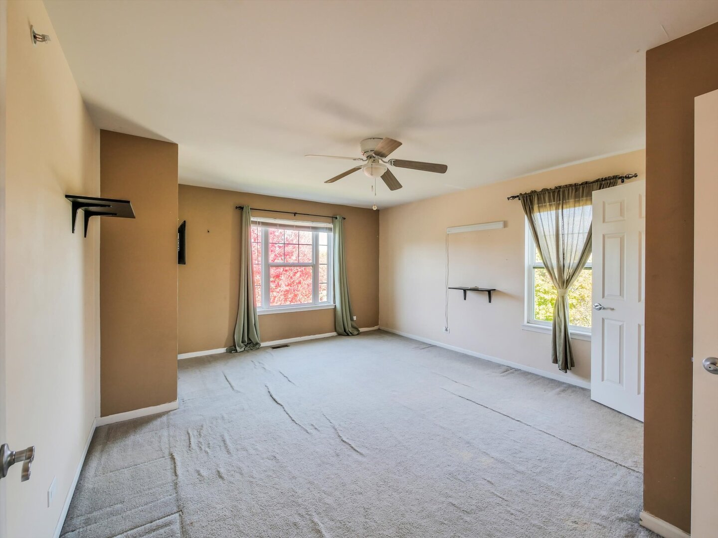 324 English Oak Lane, Streamwood, IL 60107