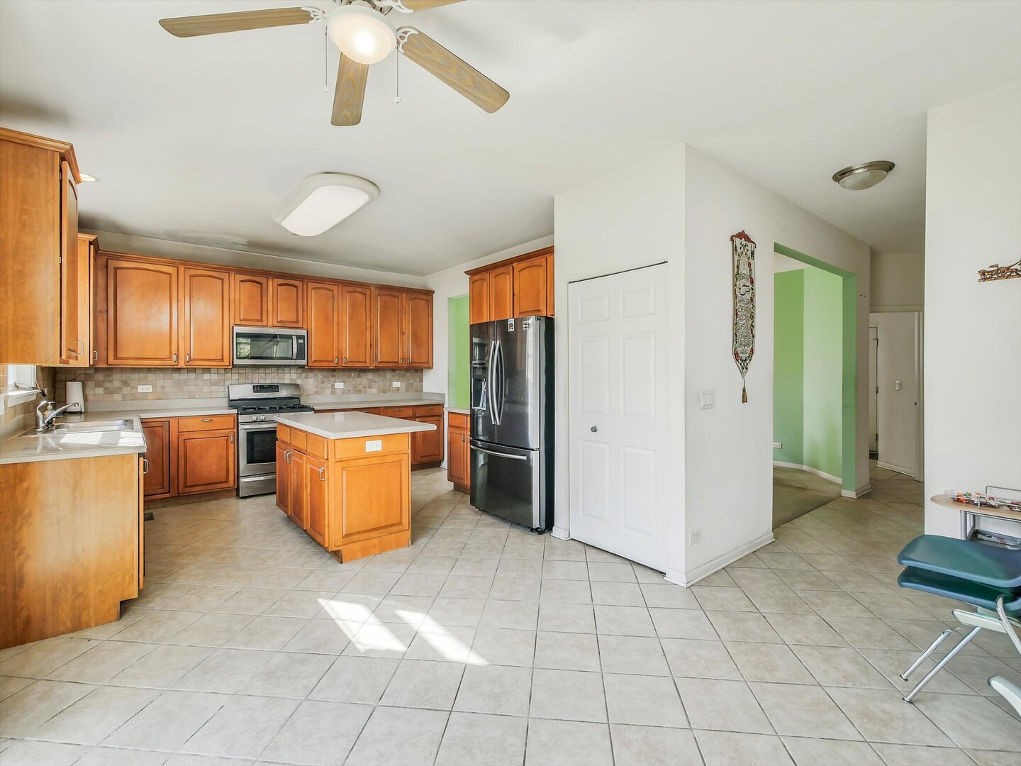 324 English Oak Lane, Streamwood, IL 60107