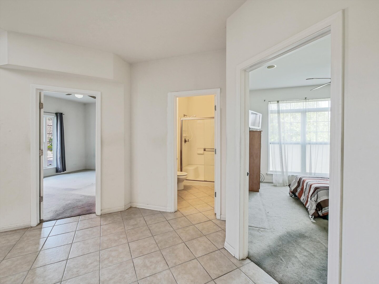 324 English Oak Lane, Streamwood, IL 60107