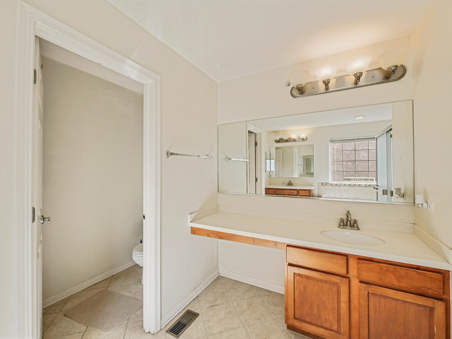 324 English Oak Lane, Streamwood, IL 60107