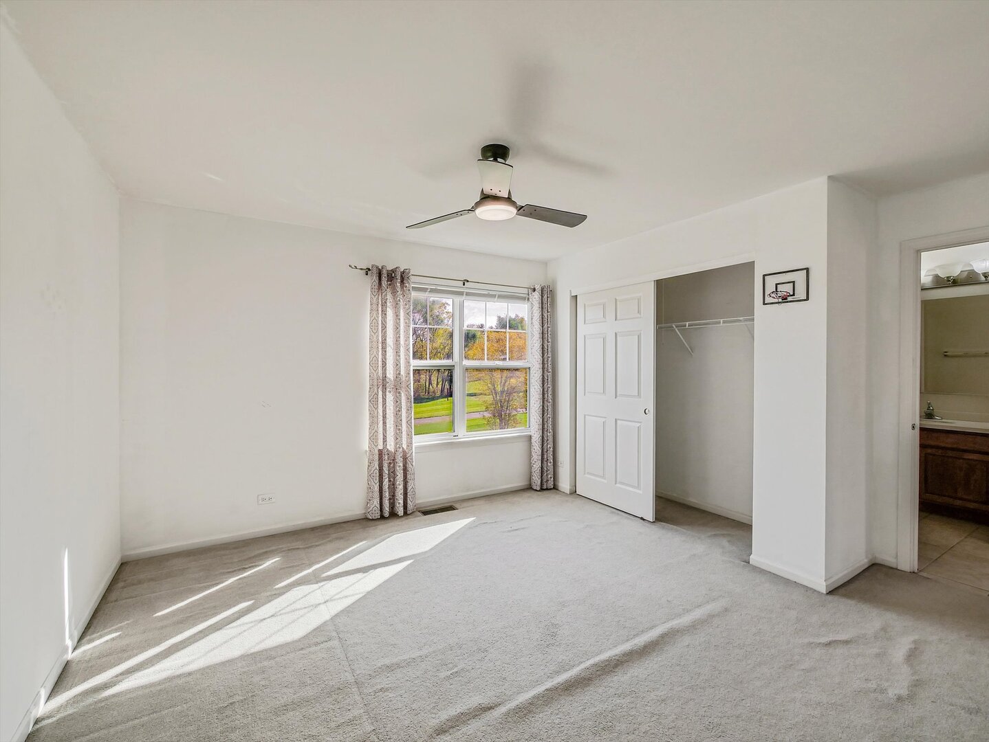 324 English Oak Lane, Streamwood, IL 60107