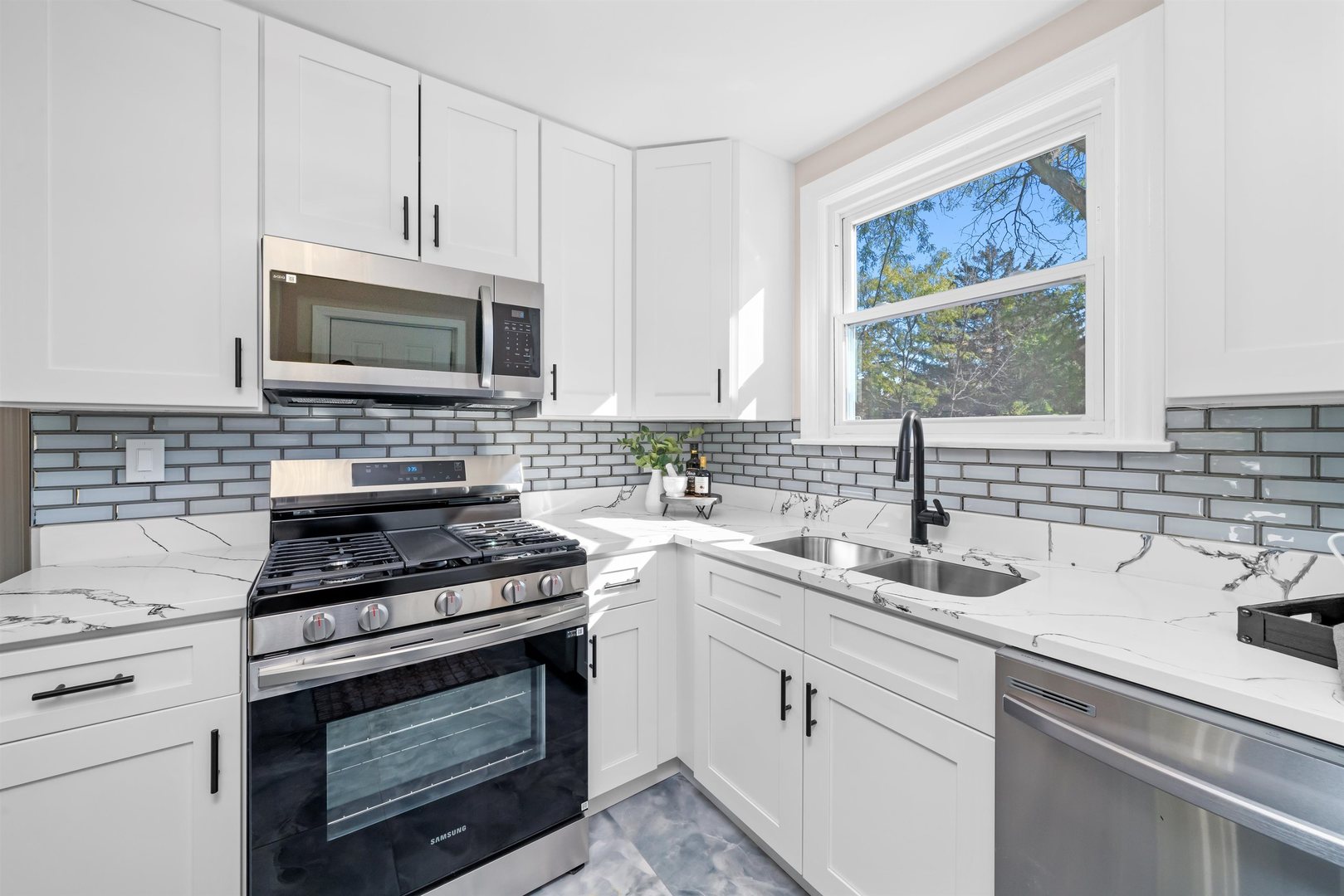 436 Circle Avenue, Willowbrook, IL 60527