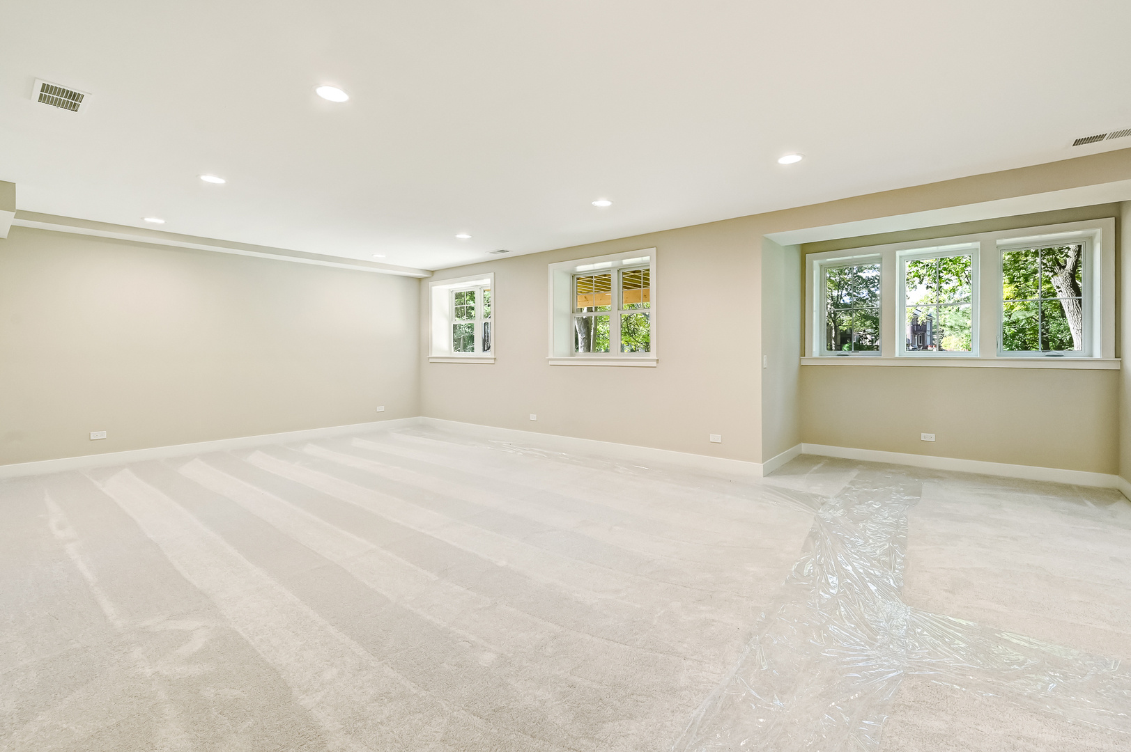 6200 Clarendon Hills Road, Willowbrook, IL 60527