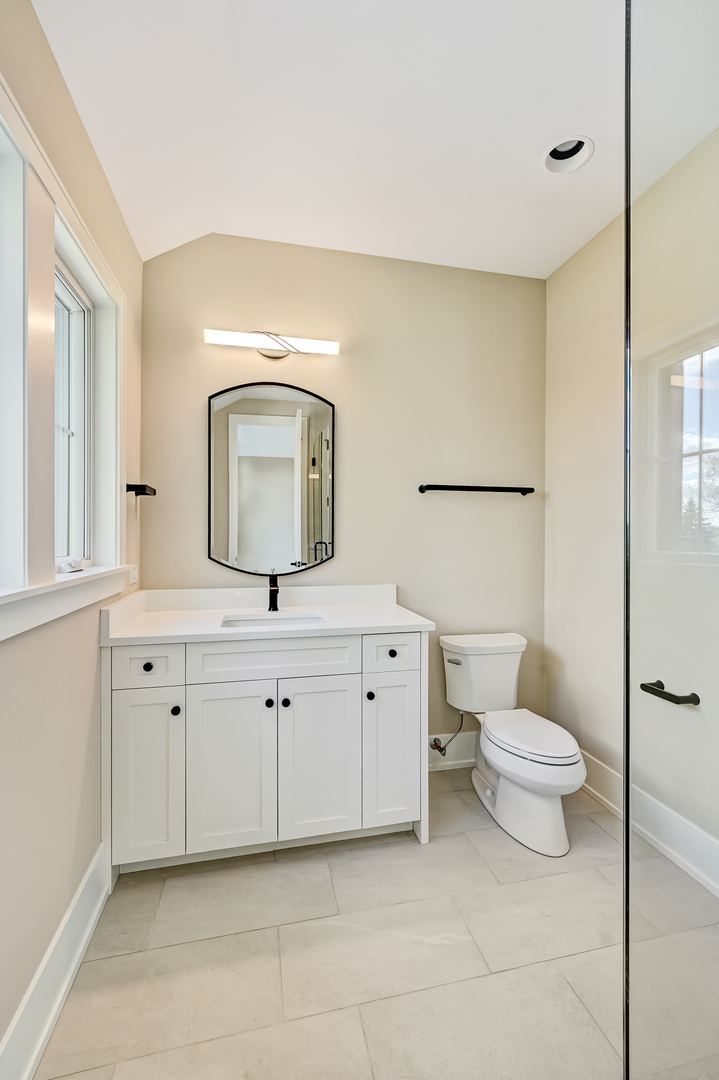 6200 Clarendon Hills Road, Willowbrook, IL 60527