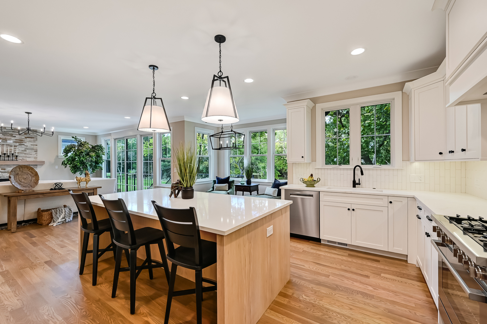 6200 Clarendon Hills Road, Willowbrook, IL 60527