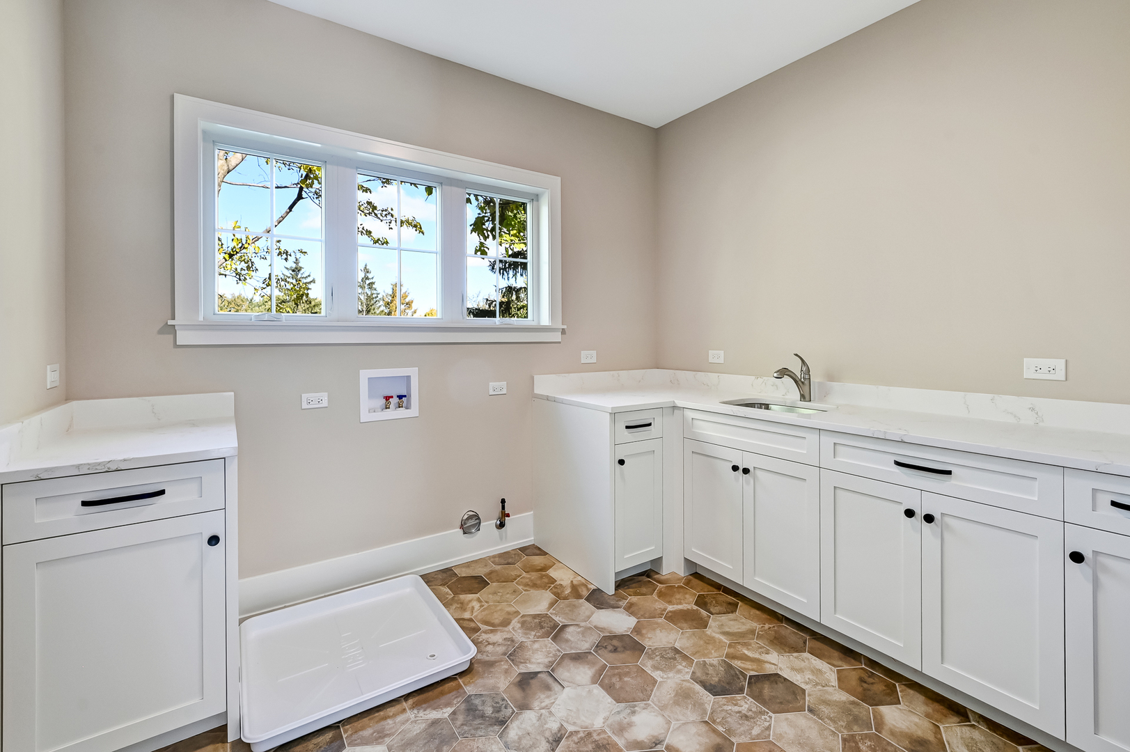 6200 Clarendon Hills Road, Willowbrook, IL 60527