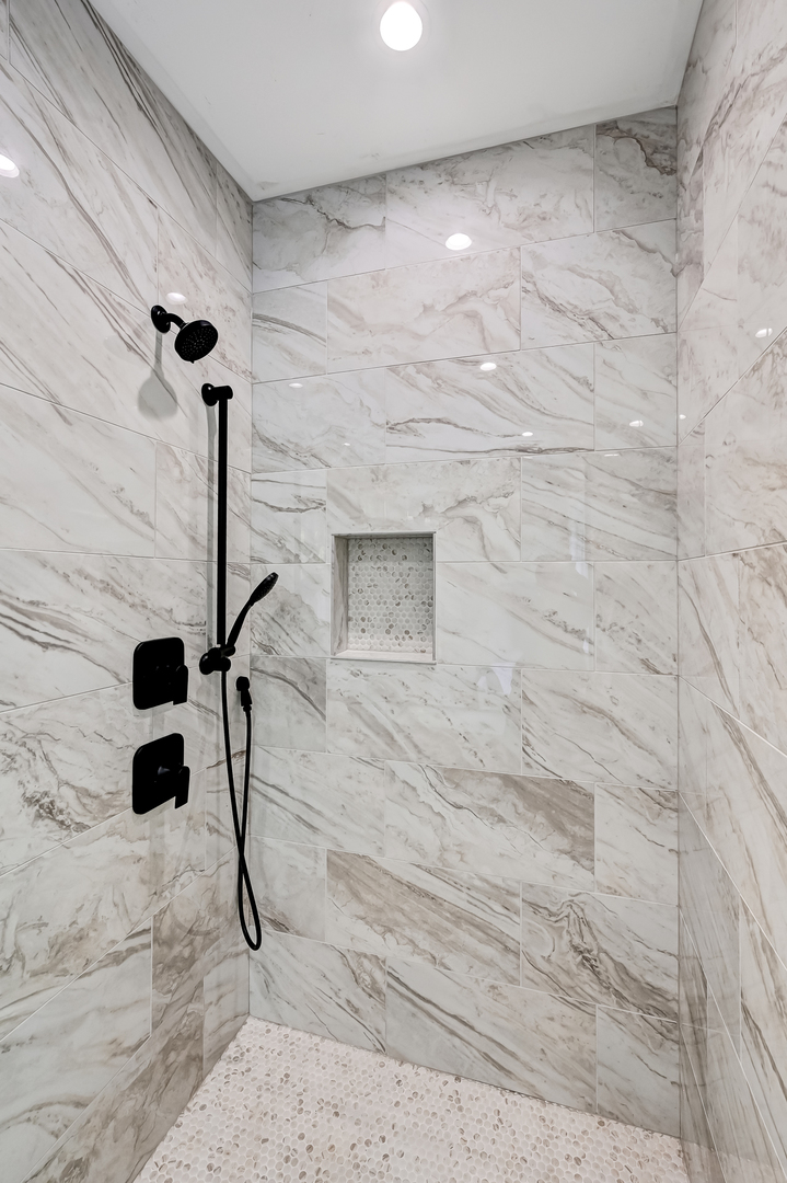 6200 Clarendon Hills Road, Willowbrook, IL 60527