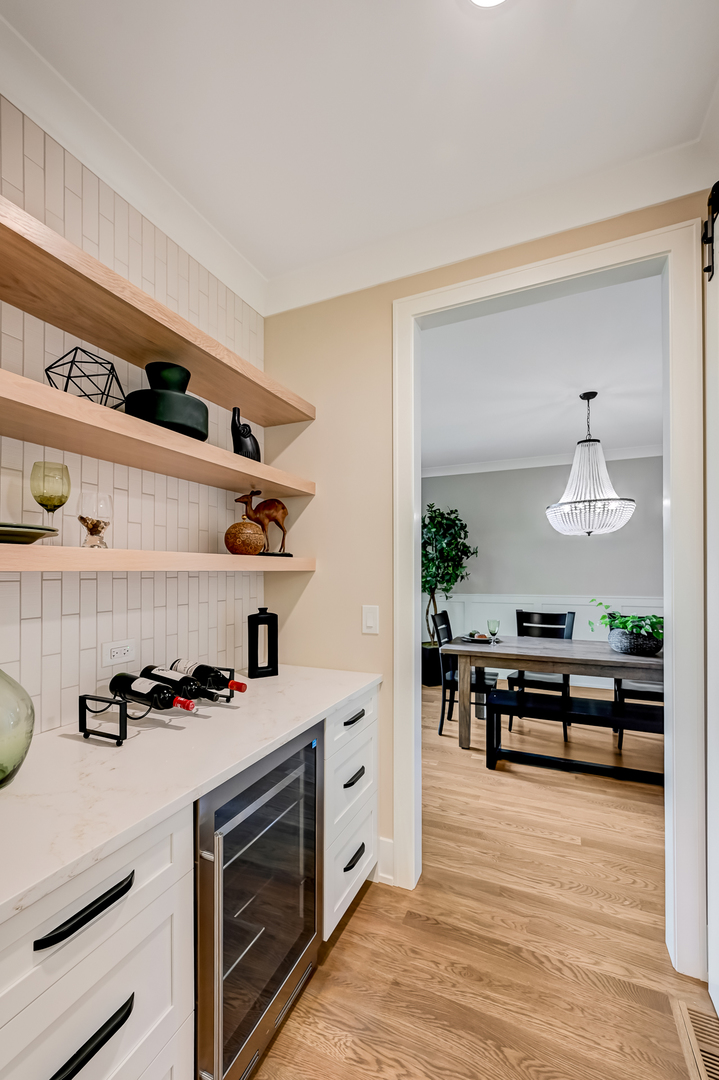 6200 Clarendon Hills Road, Willowbrook, IL 60527