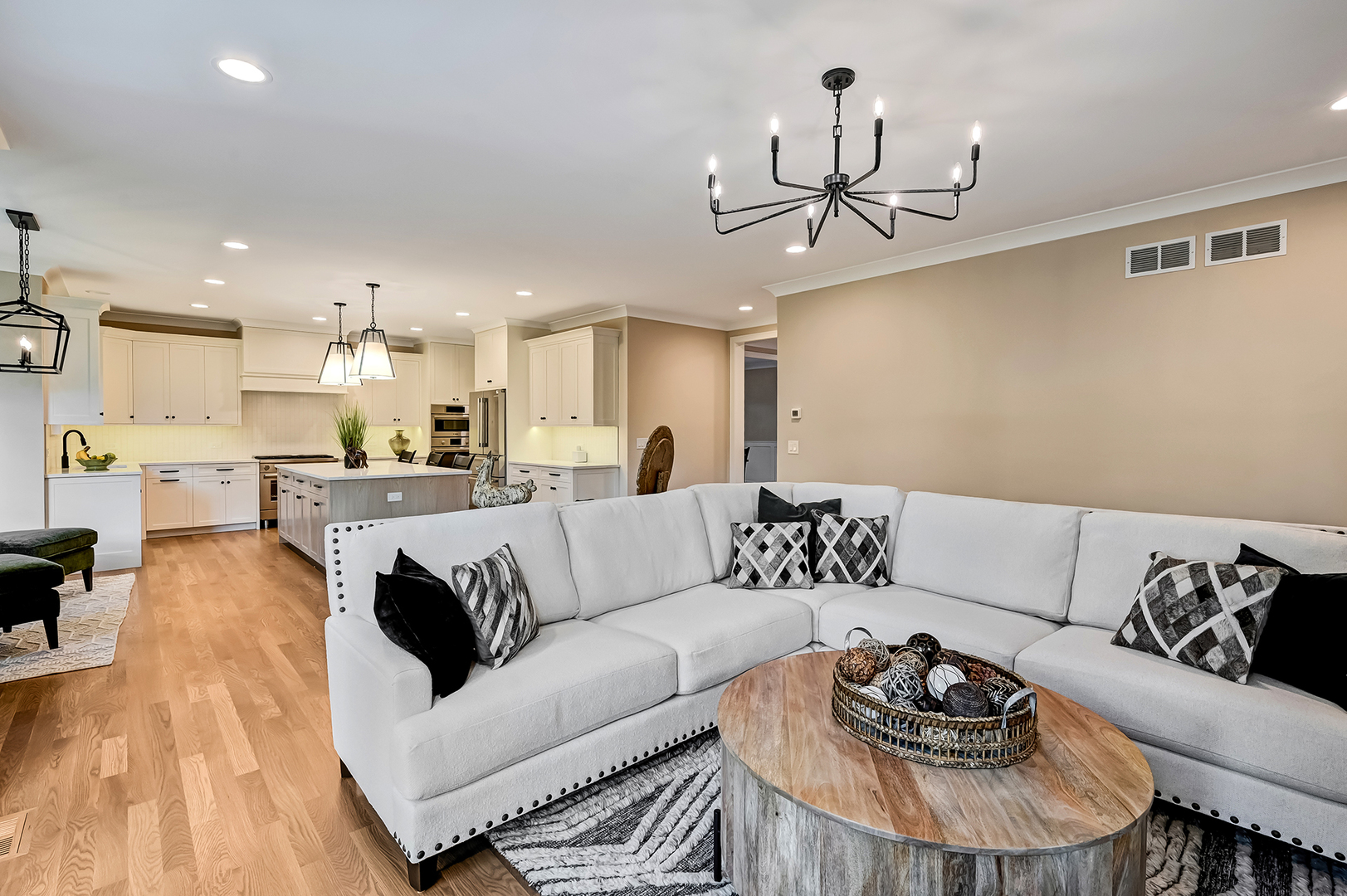 6200 Clarendon Hills Road, Willowbrook, IL 60527