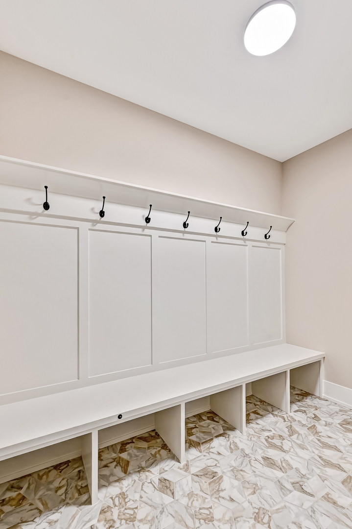 6200 Clarendon Hills Road, Willowbrook, IL 60527