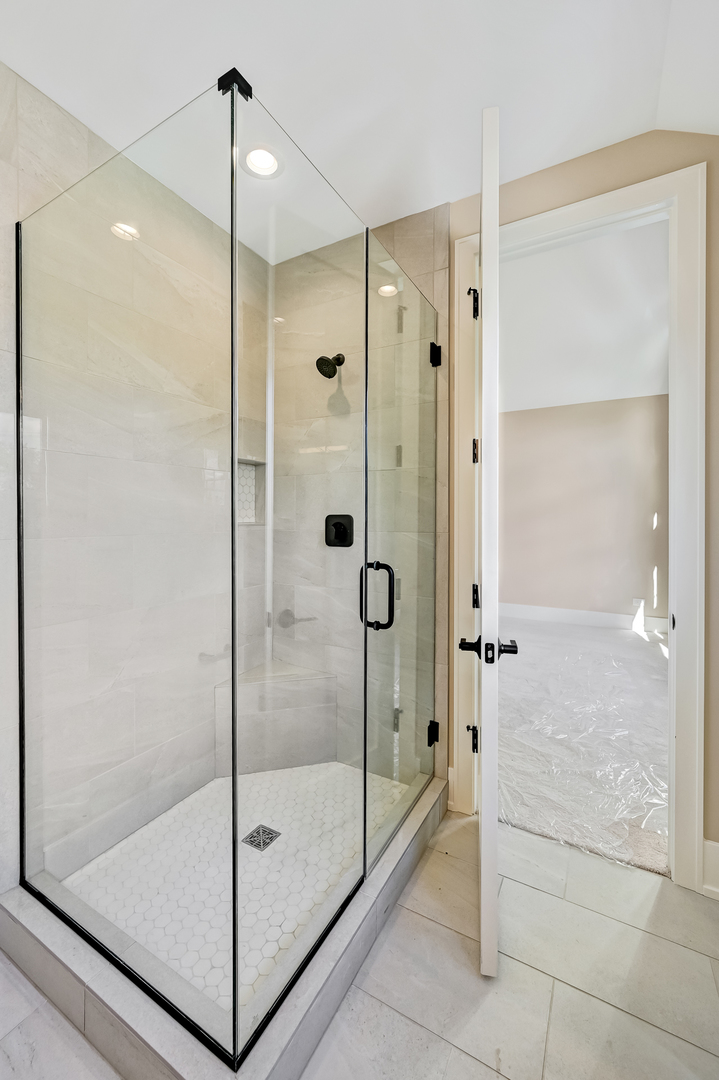 6200 Clarendon Hills Road, Willowbrook, IL 60527