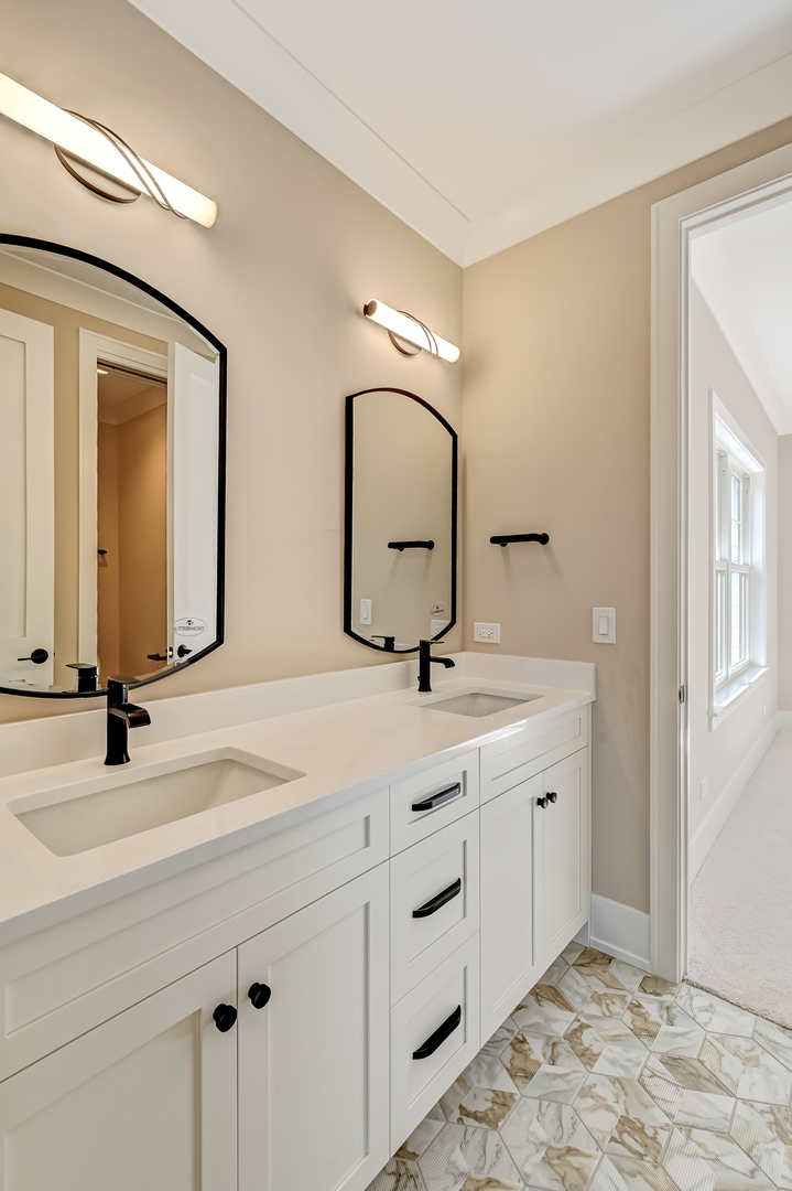 6200 Clarendon Hills Road, Willowbrook, IL 60527