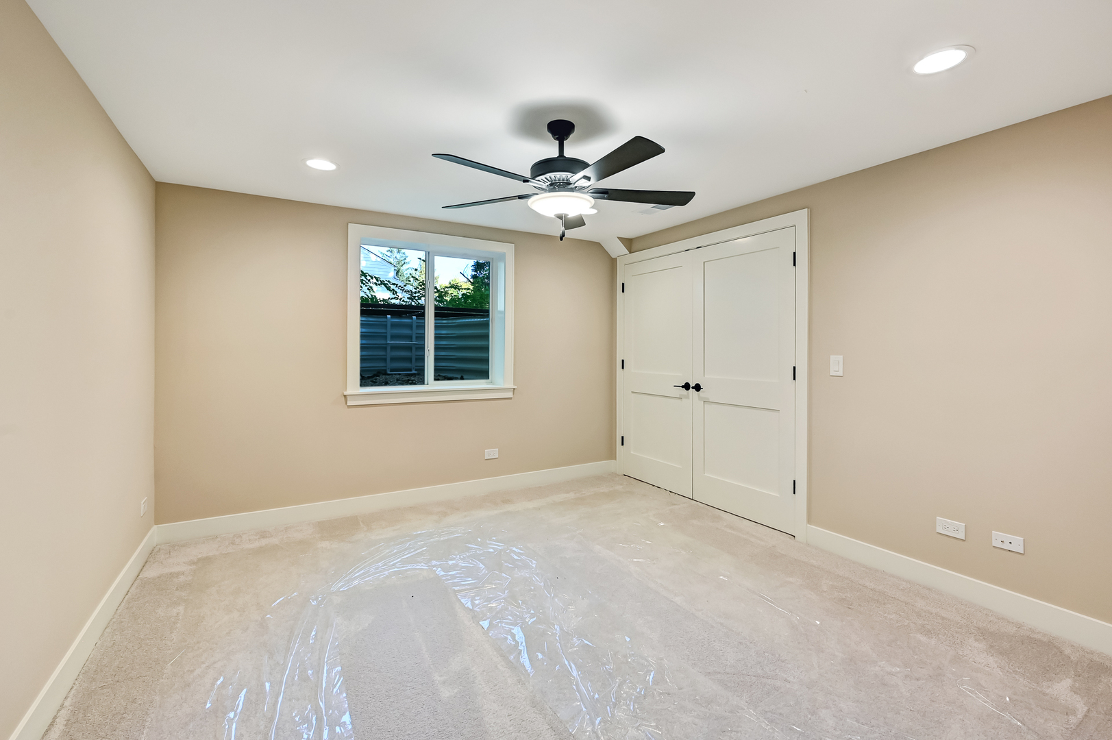 6200 Clarendon Hills Road, Willowbrook, IL 60527