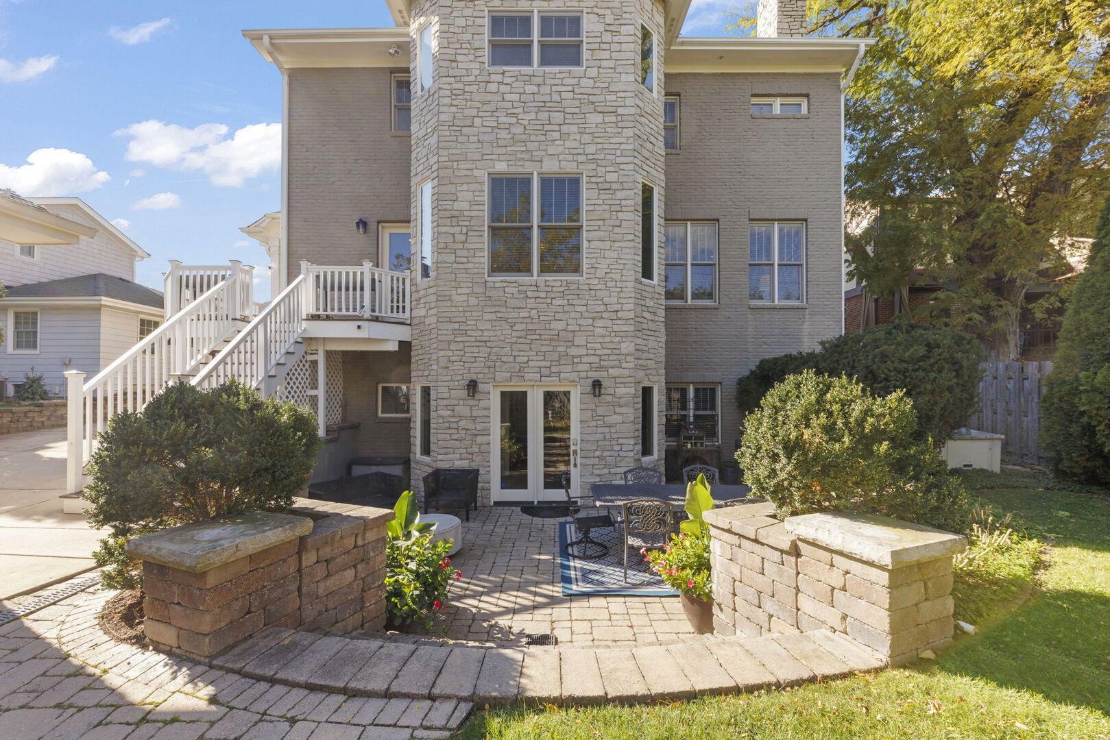 275 MERTON Avenue, Glen Ellyn, IL 60137