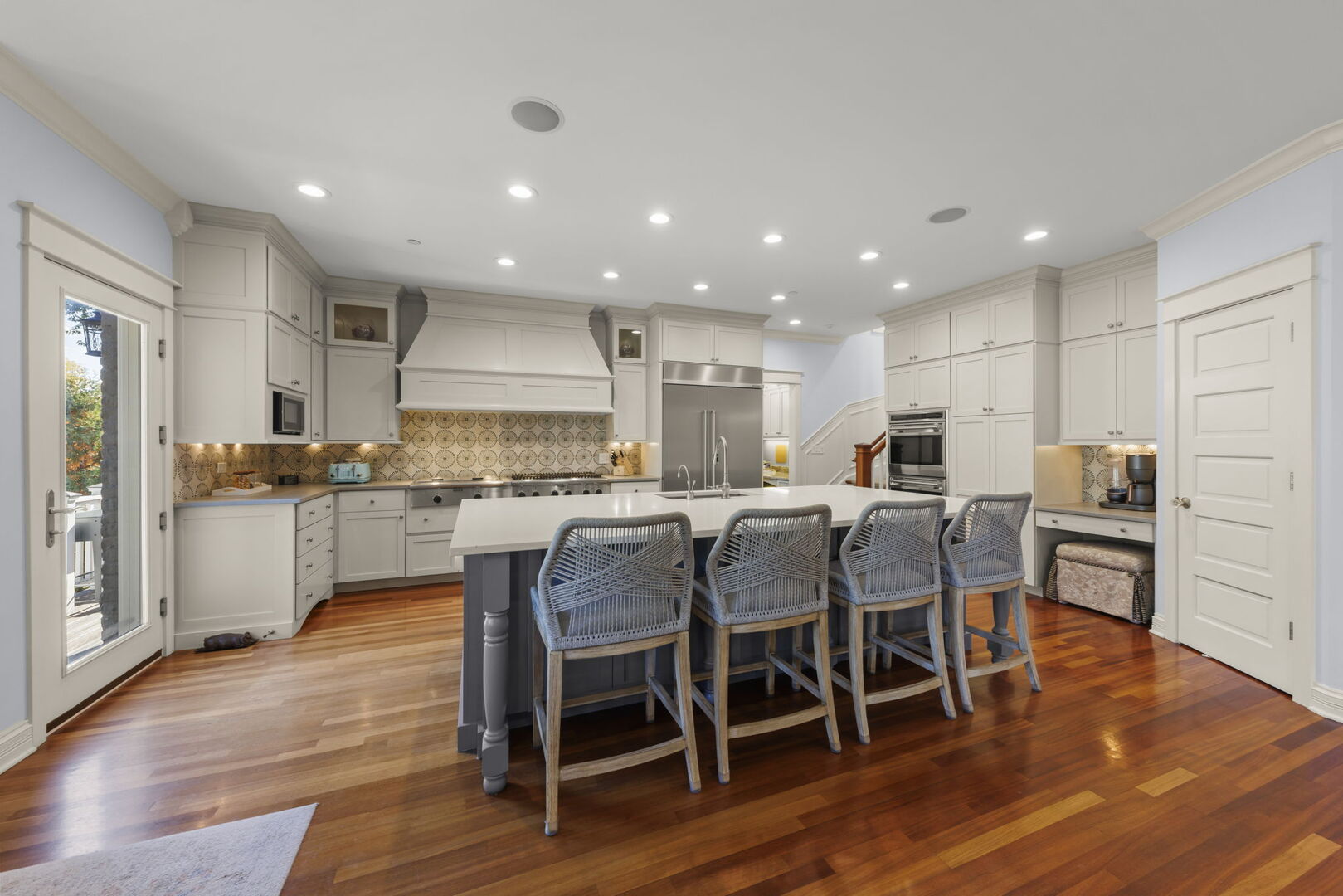 275 MERTON Avenue, Glen Ellyn, IL 60137