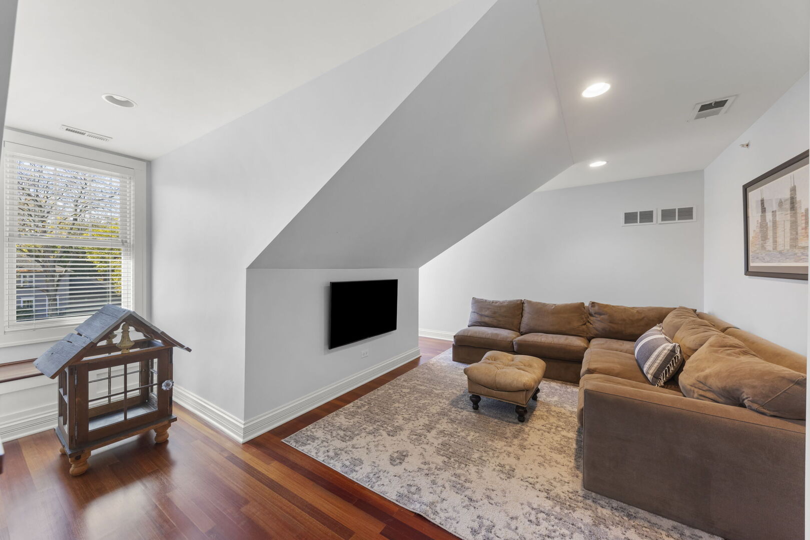 275 MERTON Avenue, Glen Ellyn, IL 60137