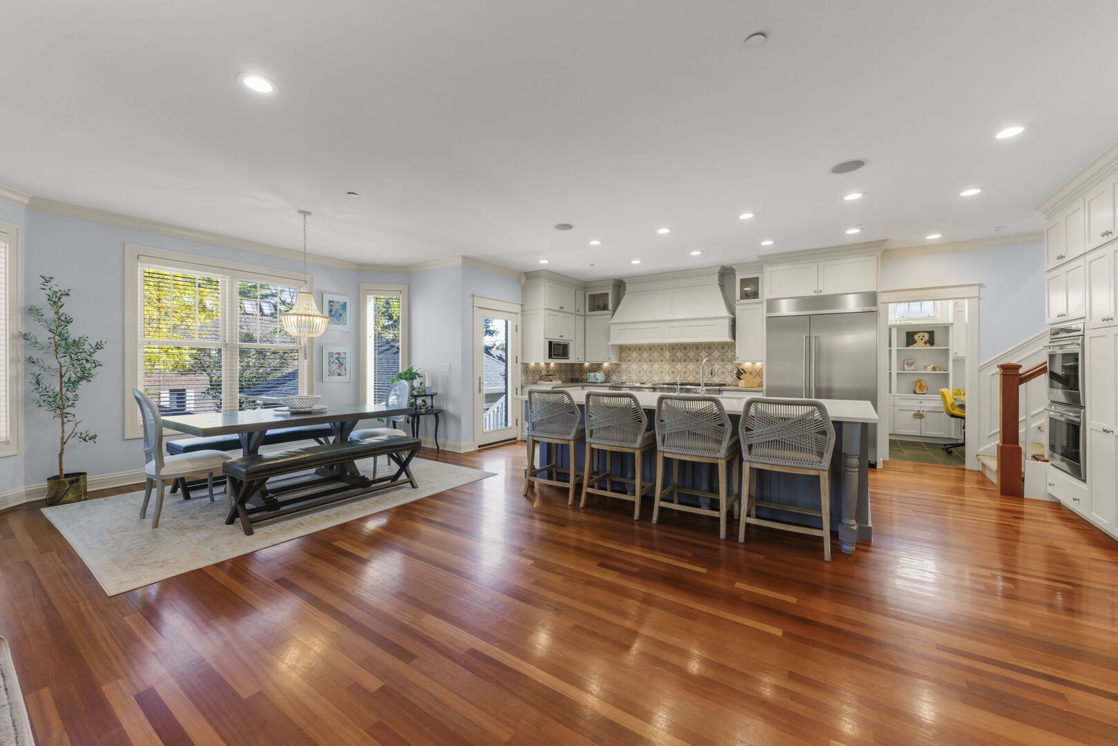 275 MERTON Avenue, Glen Ellyn, IL 60137