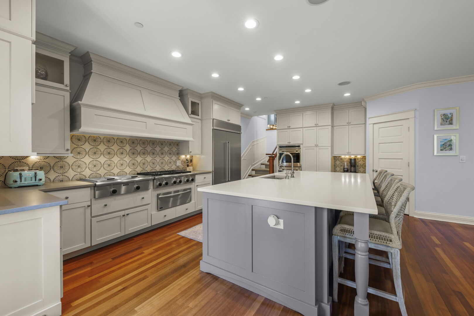 275 MERTON Avenue, Glen Ellyn, IL 60137