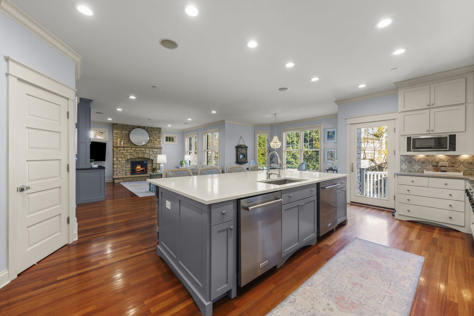 275 MERTON Avenue, Glen Ellyn, IL 60137