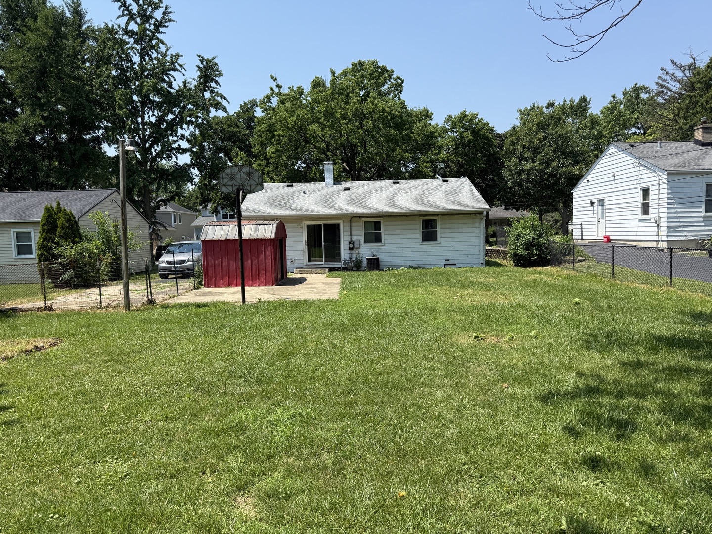 29 N ROSLYN Road, Westmont, IL 60559