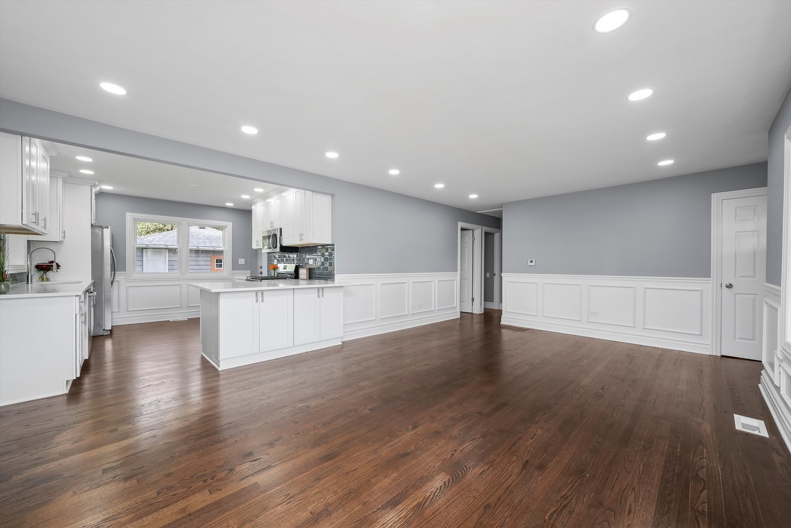 9624 W Shore Drive, Oak Lawn, IL 60453