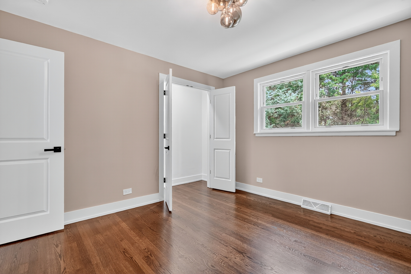 2601 W 98th Place, Evergreen Park, IL 60805